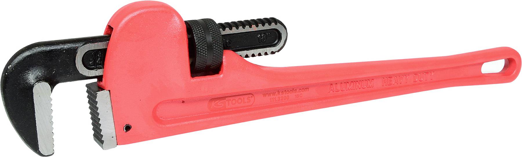 Veľká, červená inštalatérska kliešť leží diagonálne; má zubnaté čeľuste na uchopenie rúr a nástrojov.