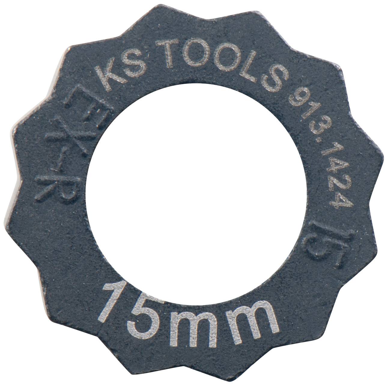 Kovová doska s kruhový otvorom, označená '15mm' a 'KS TOOLS 913.1424'. Je to čiastočný nástroj pre technické účely.