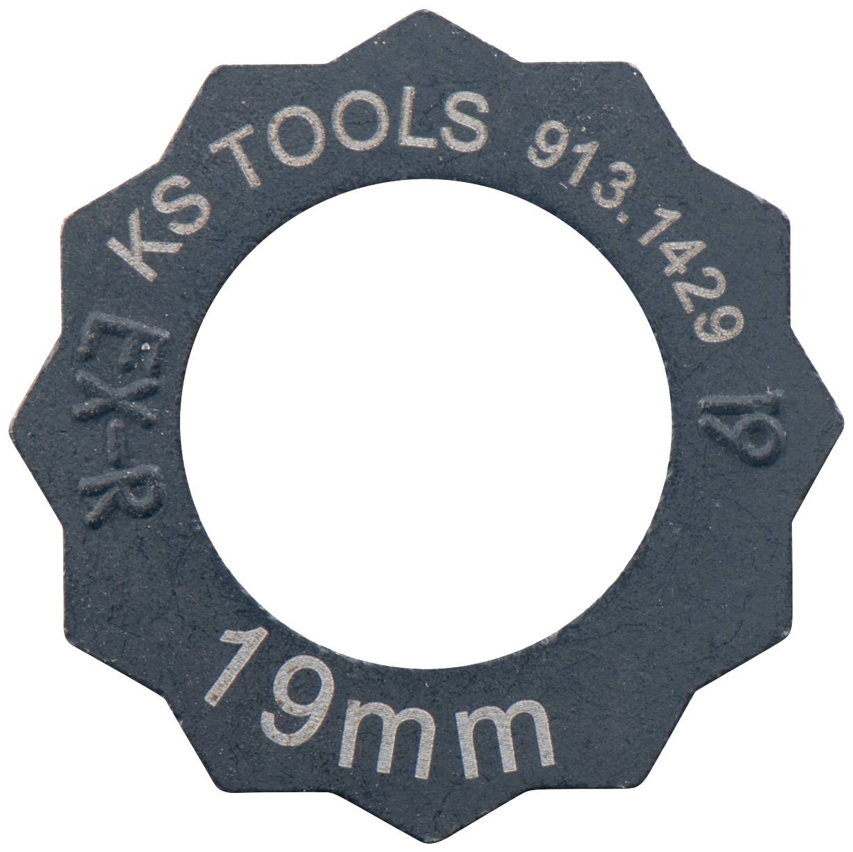 Kovový krúžok s nápisom 'KS TOOLS 913.1429' a '19mm'. Je to súčasť náradia, pravdepodobne nástrčkový kľúč (nástrčná hlavica) na skrutkovité matice.
