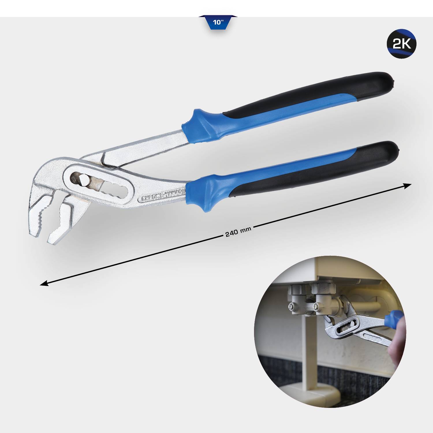 Inštalatérske kliešte s modrými rukoväťami, dlhé 240 mm, sa používajú na montáž potrubia pod umývadlom.
