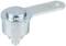 Kovová strojová súčiastka s pákovým ramenom a valcovitým tvarom. Slúži na mechanický prenos alebo prepojenie v strojoch.