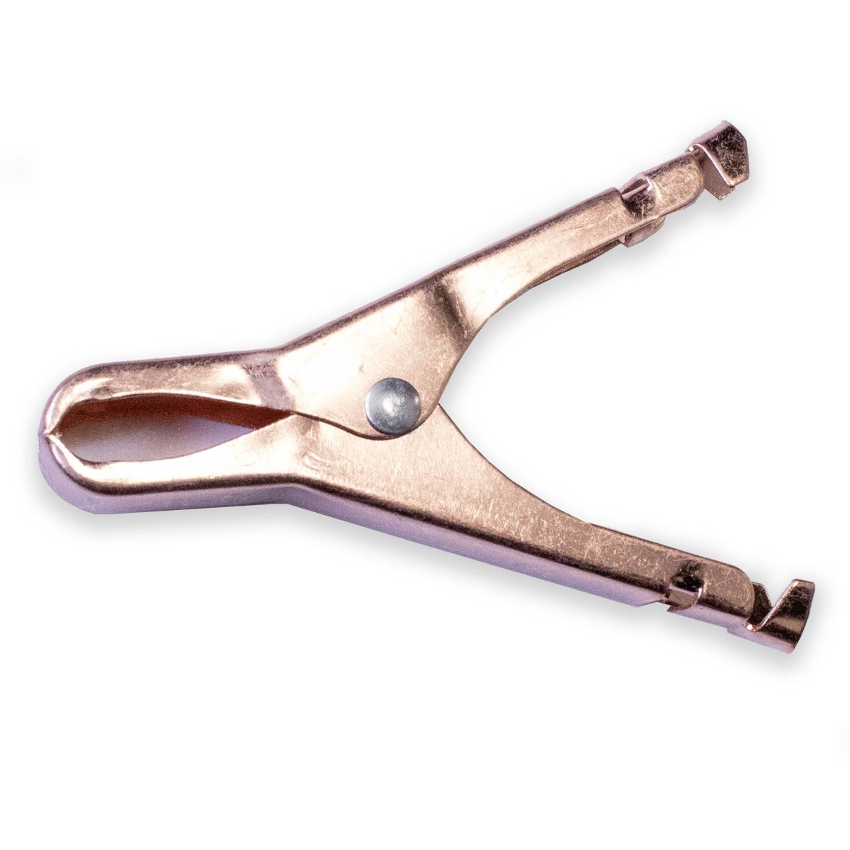 Veľká medenej farby svorka v tvare krokodílej svorky.
