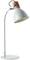 Moderná, minimalistická stolná lampa z kovu s dreveným akcentom na krku, v zapnutom stave. Zakrivené rameno, okrúhla základňa.