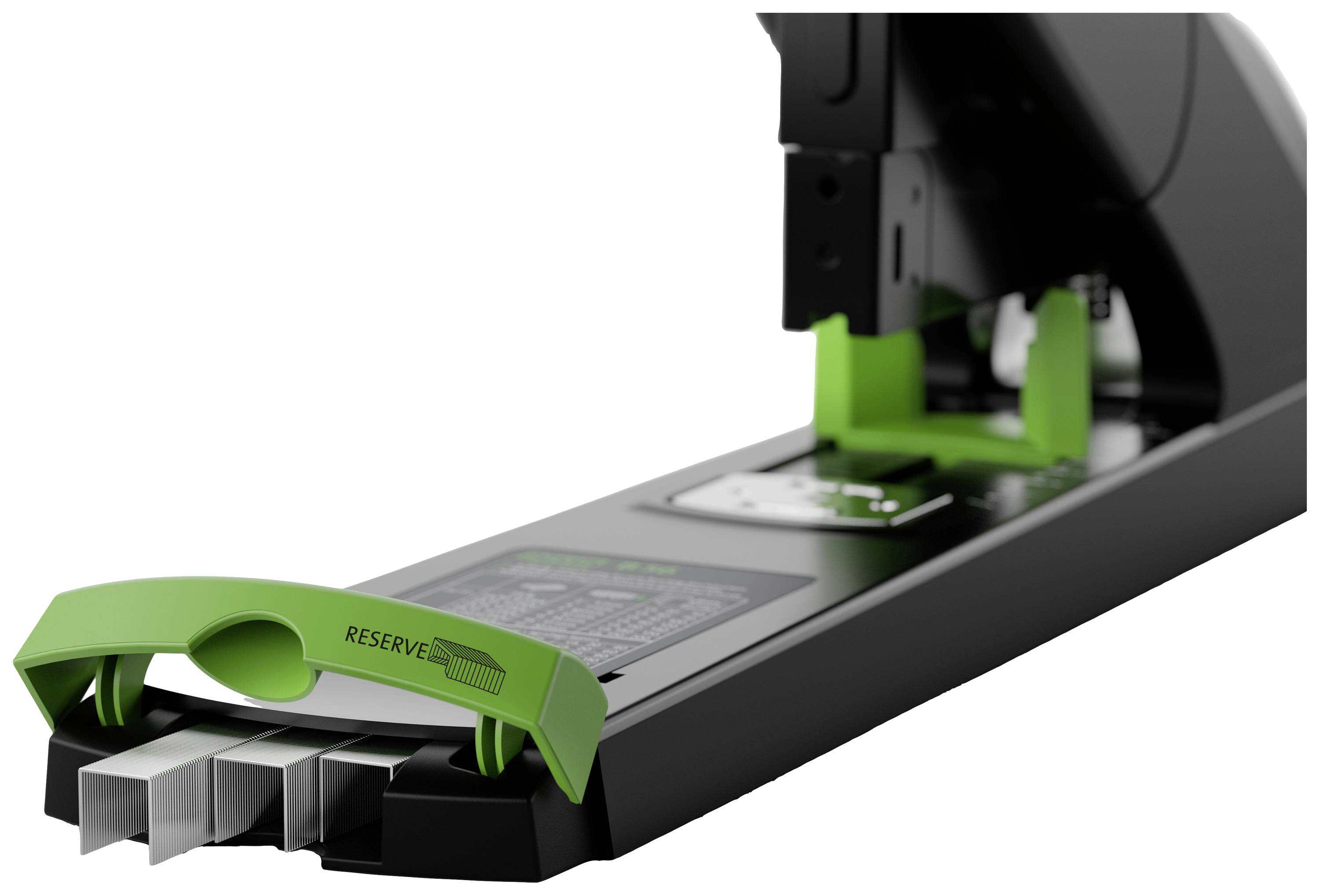 Čierny a zelený kancelársky dierkovač so štyrmi otvormi, čiastočne otvorený.