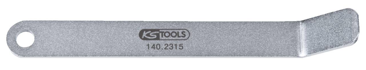 Strieborný plochý kovový nástroj so zahnutou špičkou a otvorom na jednom konci. Nápis: 'KSTools 140.2315'.