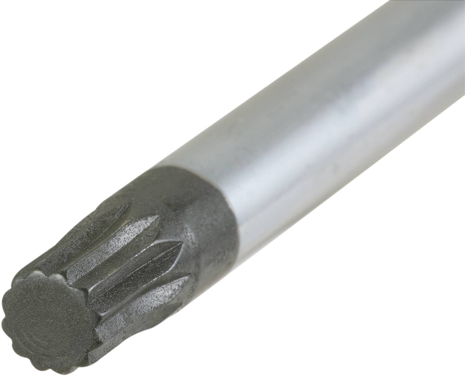 Detailný záber strieborného kovového valca s ryhovaným tmavým koncom. Možno použiť pre mechanické alebo technické aplikácie.