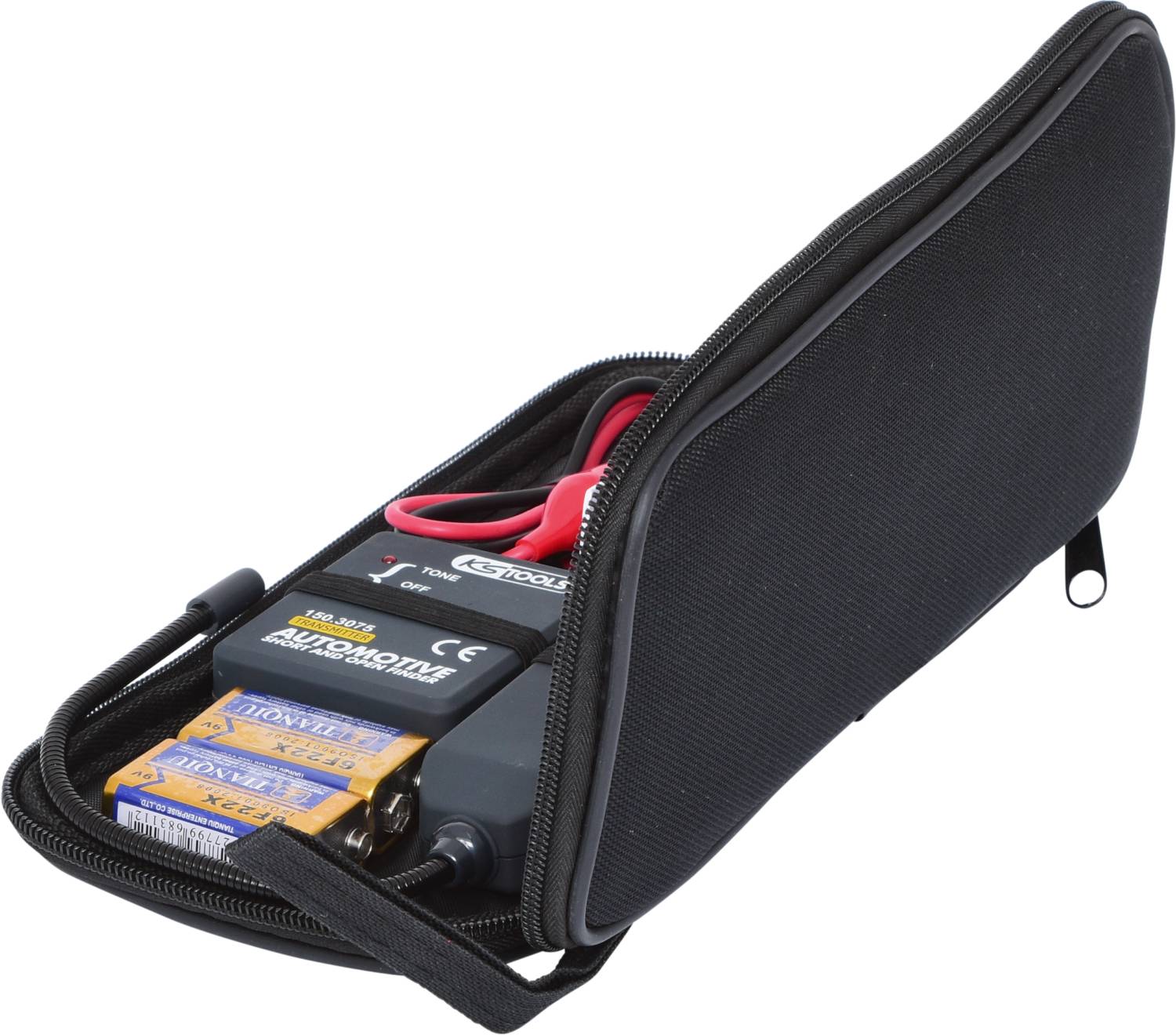 Otvorené čierne púzdro s batériami a elektrickým zariadením, pravdepodobne určené pre technické príslušenstvo.