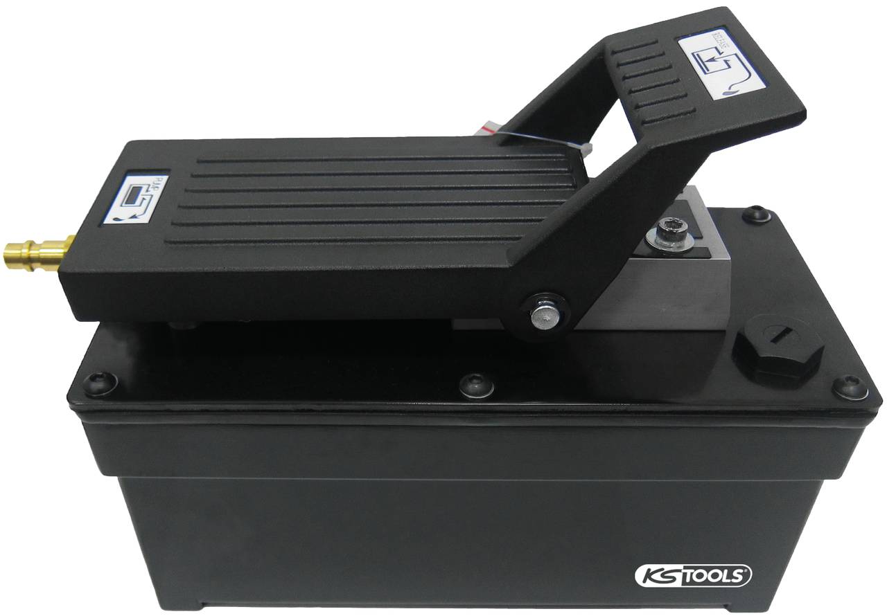 Čierna pneumatická nožná pumpa s protišmykovým pedálom, vhodná pre hydraulické aplikácie. Viditeľné firemné logo 'KS Tools'.