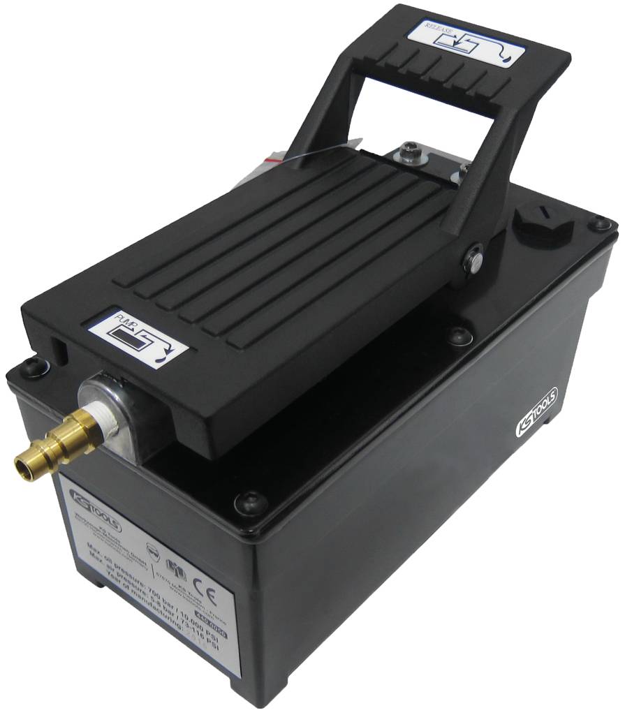 Čierna elektrická pumpa s rukoväťou a kovovým pripojením, vhodná pre priemyselné použitie.