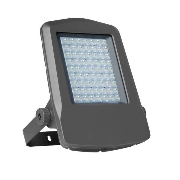 Čierny LED reflektor s obdĺžnikovým krytom a početným množstvom LED svetiel, namontovaný po boku na nastaviteľnom držiaku.