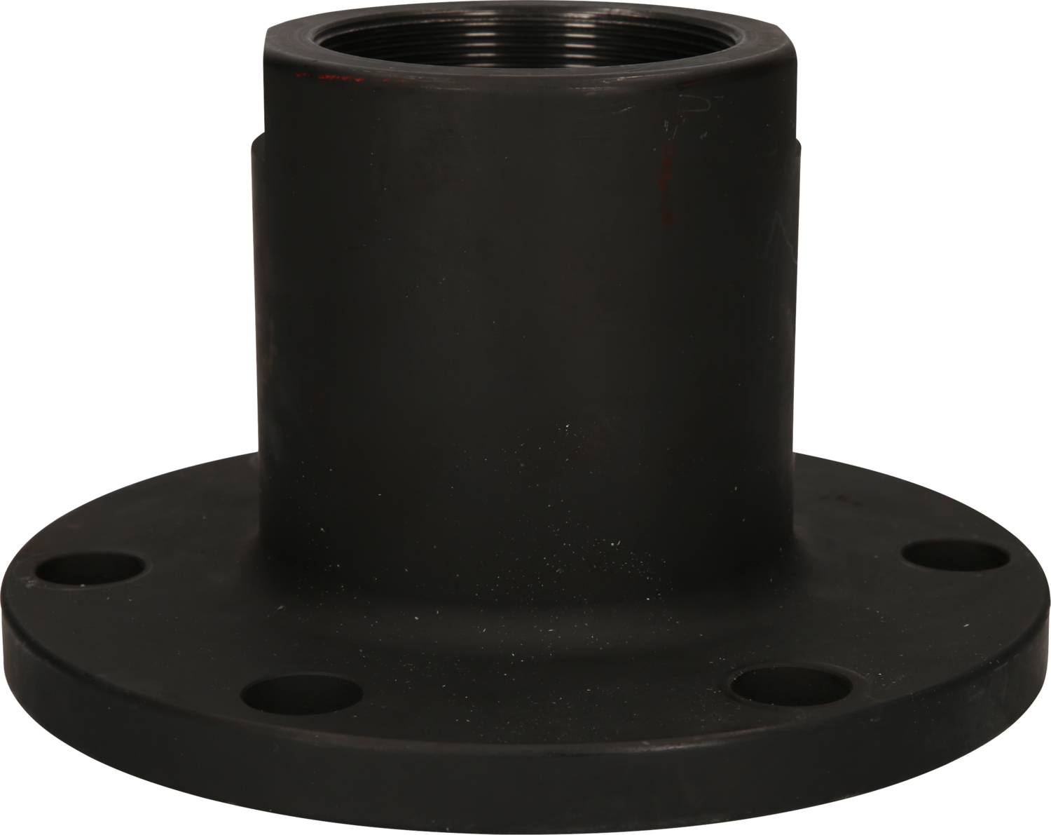 Čierny kovový prírubový spoj s kruhovým podstavcom a štyrmi montážnymi otvormi, vertikálne závitové potrubie hore.