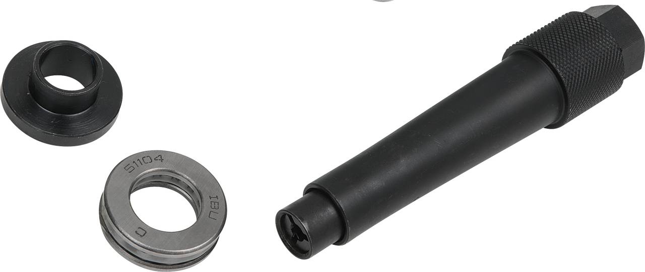 Čierne mechanické náradie s valcovitou rukoväťou a dvoma kovovými kotúčmi vedľa neho na bielom pozadí.