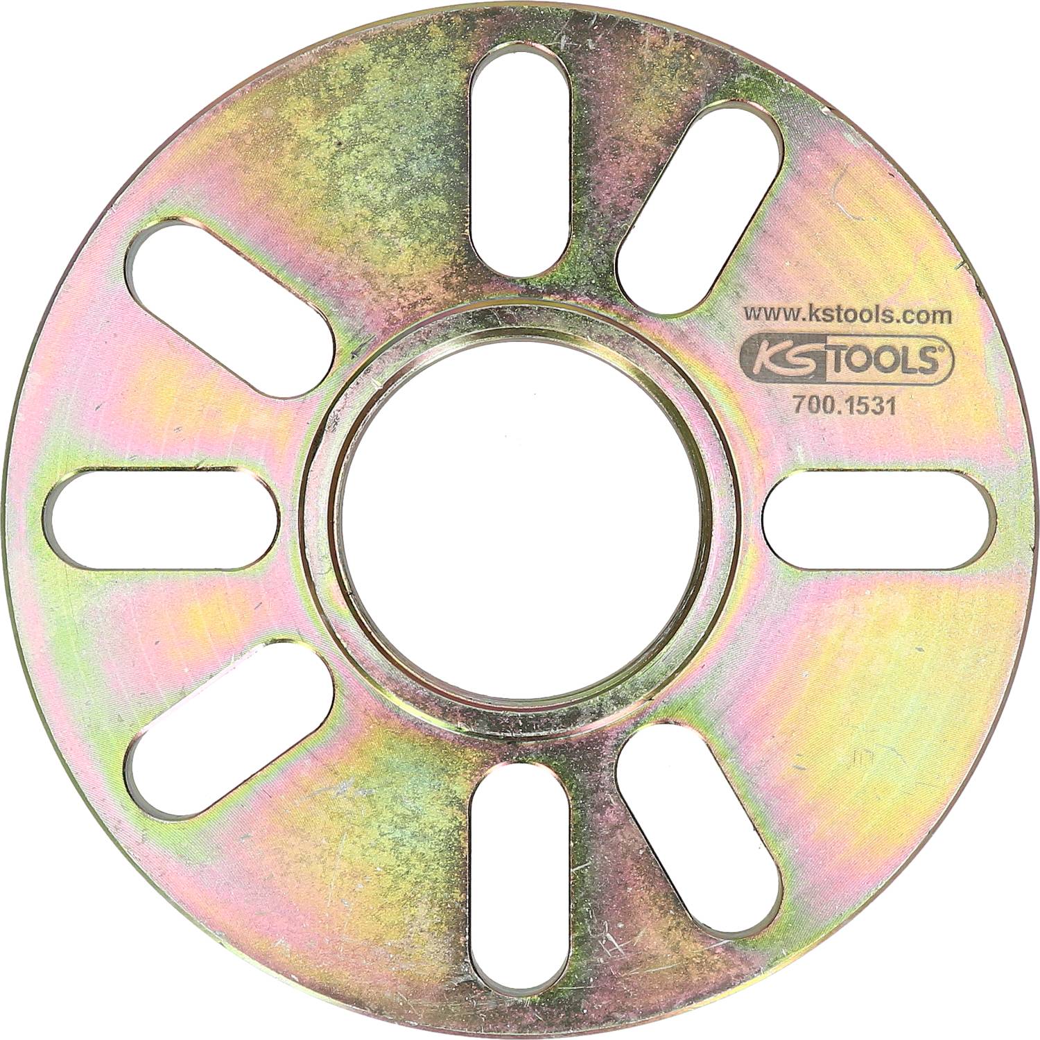 Kruhový kovový disk s rovnomerne rozmiestnenými siedmimi oválnymi otvormi okolo stredu, žltkasto lesklý. Gravírovaný firemný názov 'KS Tools'.