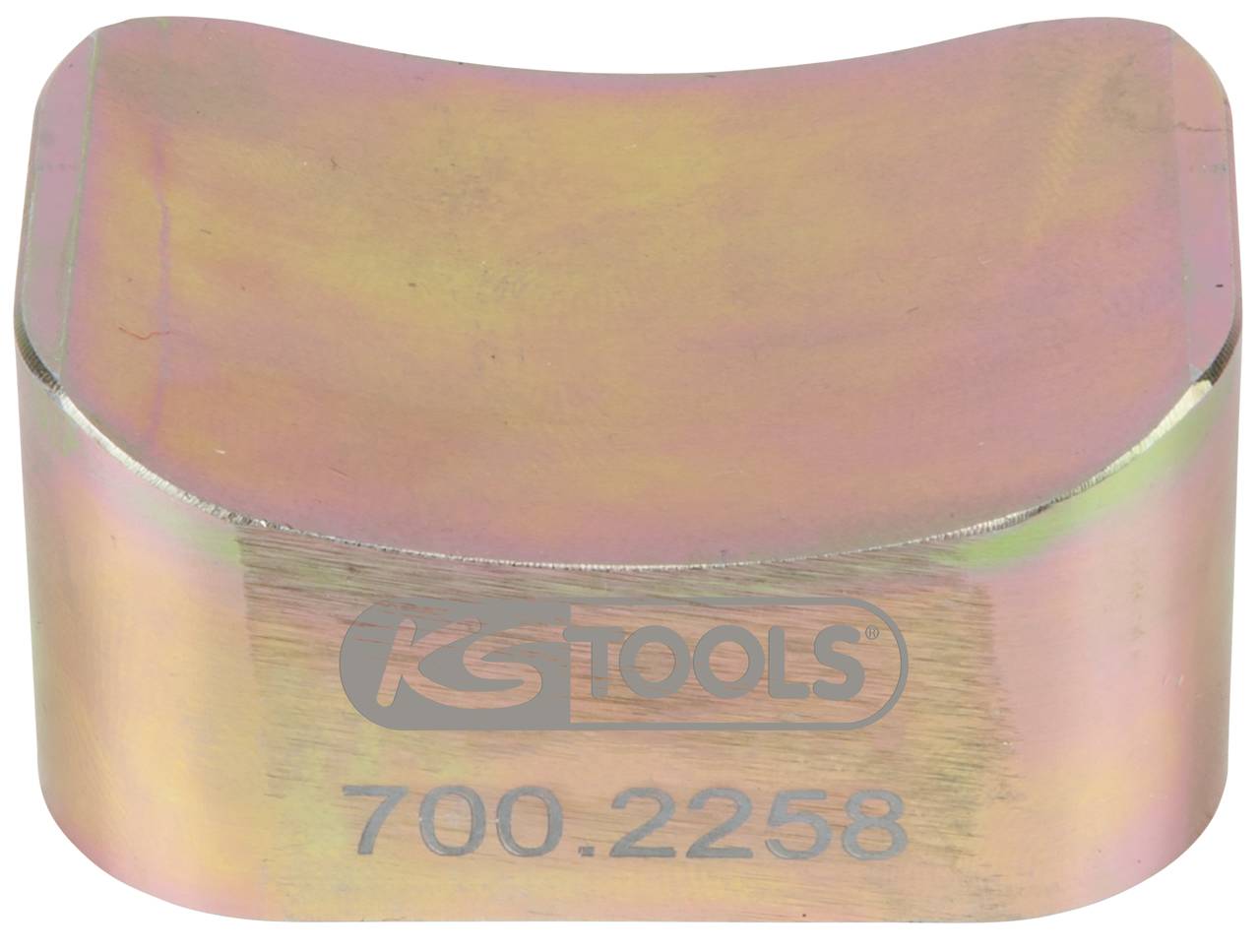 Kovový adaptérový blok so zakrivený vrchom. Potlač: 'KS TOOLS 700.2258'. Používa sa pre špecifické montážne riešenia.