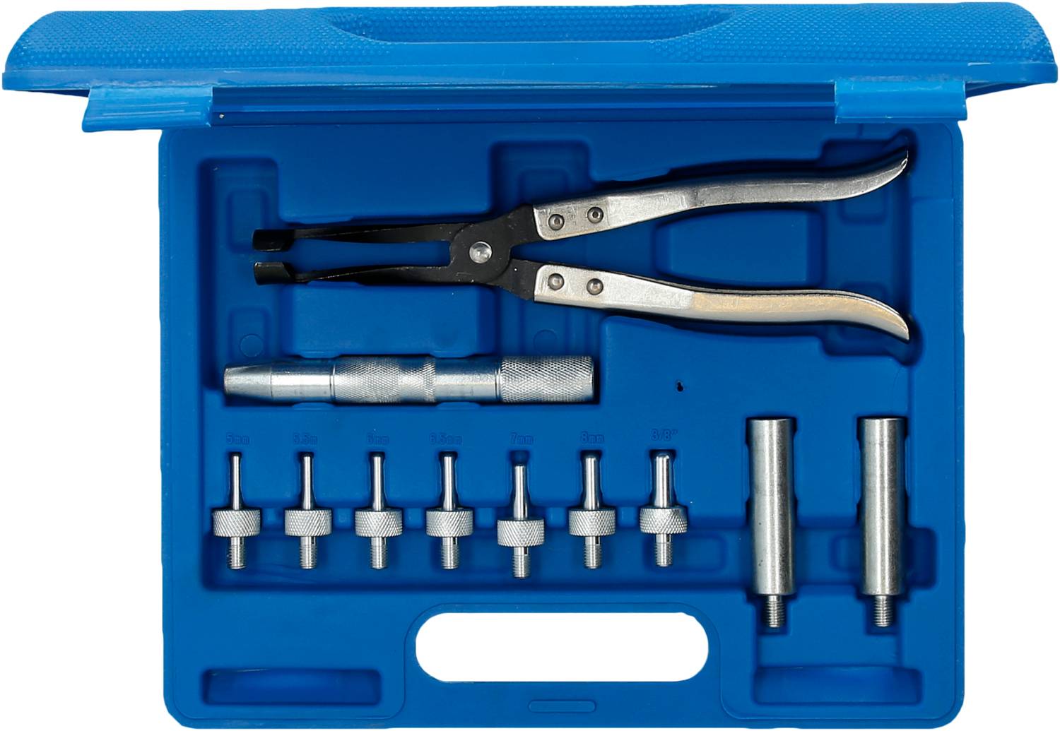 Modrý kufrík na náradie s rôznymi kovovými vrtákmi a kliešťami. Všetko je poriadne usporiadané v na to určených priehradkách.