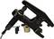 Čierne hydraulické náradie s pákou a nadstavcami, ktoré sa používa na odstránenie zaseknutých automobilových súčiastok.