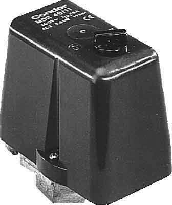 Elektrický tlakový spínač značky Condor, model MDR 4/11. Čierne púzdro s otočným gombíkom hore na nastavenie.