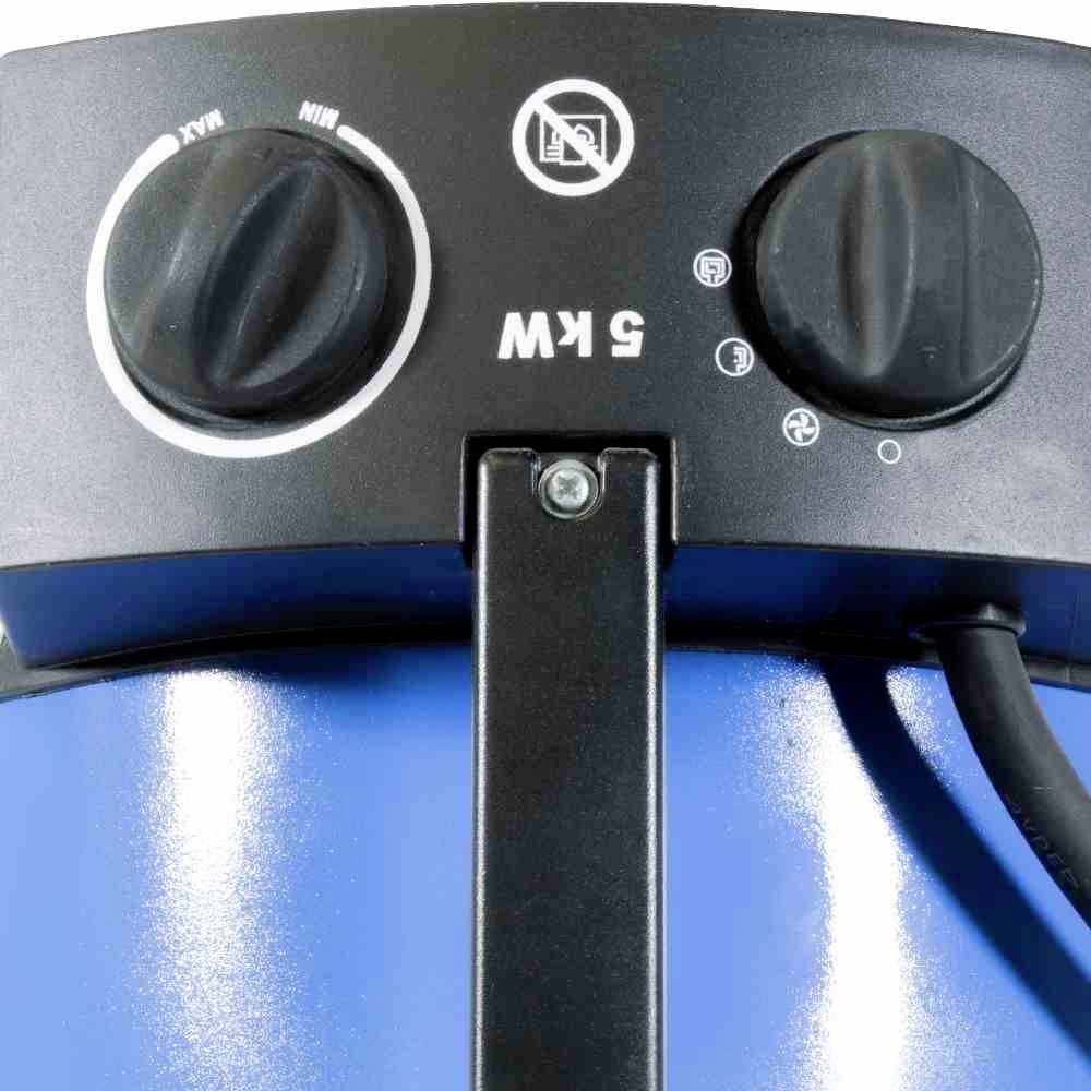 Vykurovacie zariadenie '5 kW' s dvoma otočnými regulátormi: vľavo pre Min/Max, vpravo pre nastavenie teploty. Nad nimi symbol 'Žiadna voda'.