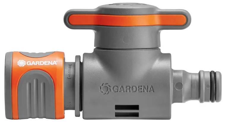 Šedý a oranžový adaptér na vodný kohútik Gardena s rýchloupínacím mechanizmom, vhodný pre záhradné hadice.