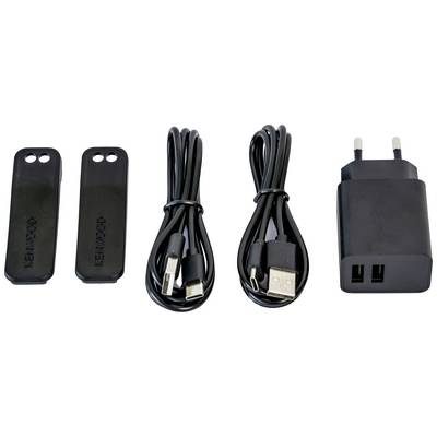 Dve čierne kryty, dva USB káble a čierna USB nabíjačka s dvoma portami, všetky označené logom "KENWOOD".