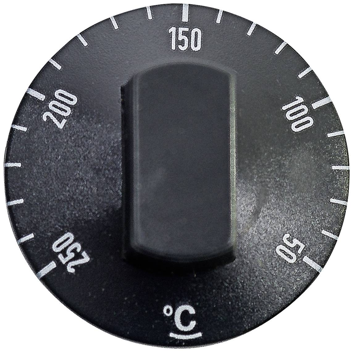 Čierny nastavovací gombík rúry, zobrazuje teploty od 50°C do 250°C, nastavený na 150°C.