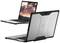 Dva laptopy v ochranných obaloch. Predný laptop ukazuje zadnú stranu, zadný je otvorený s pozadím s mrakmi.