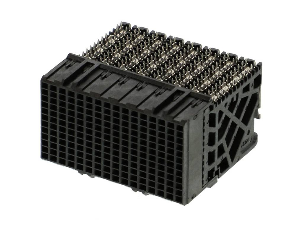 Čierny elektronický konektor s viacerými vertikálnymi kovovými kolíkmi, vhodný pre priemyselné aplikácie.