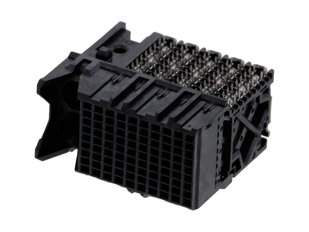 Čierny elektrický konektor s viacerými radami kovových pinov, vhodný pre priemyselné elektrické aplikácie.
