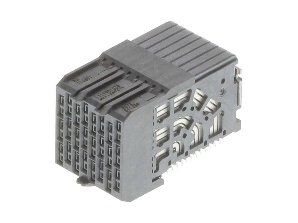 Elektronický obdĺžnikový konektor zobrazený z diagonálnej perspektívy s viacerými pripojovacími miestami.