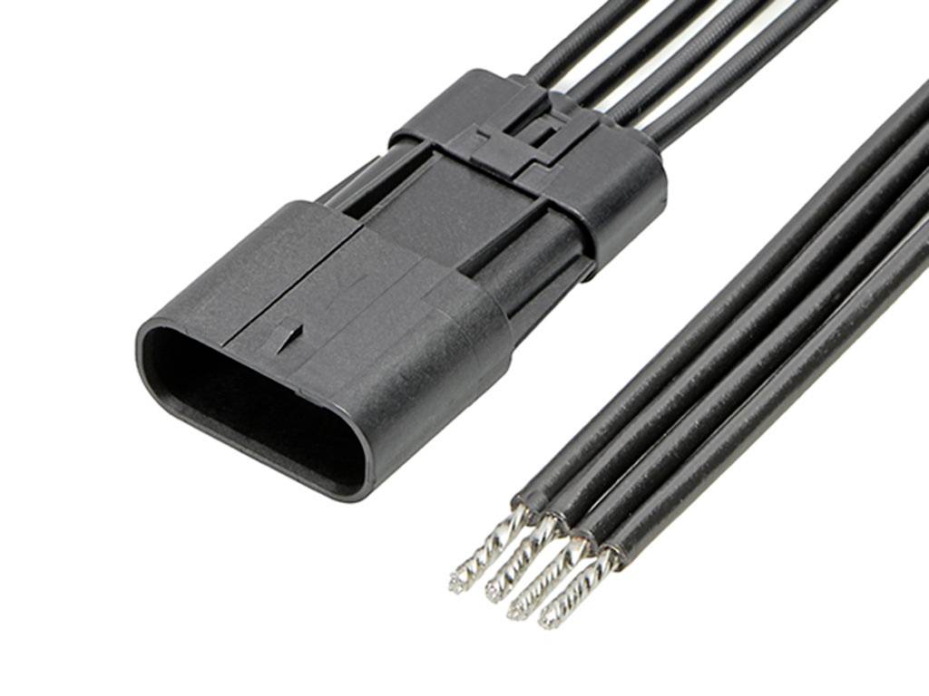 Čierny elektrický konektor s piatimi káblami. Konce káblov sú odstránené z izolácie, aby umožnili pripojenie.