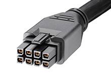 Sivá 12-kolíková elektrická zástrčka so šiestimi kovovými kontaktmi na špici a dvoma úrovňami troch kontaktov vedľa seba.