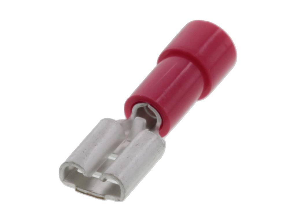 Elektrický plochý konektor, červeno izolovaný, určený na prepojenie káblov v elektrických inštaláciách.