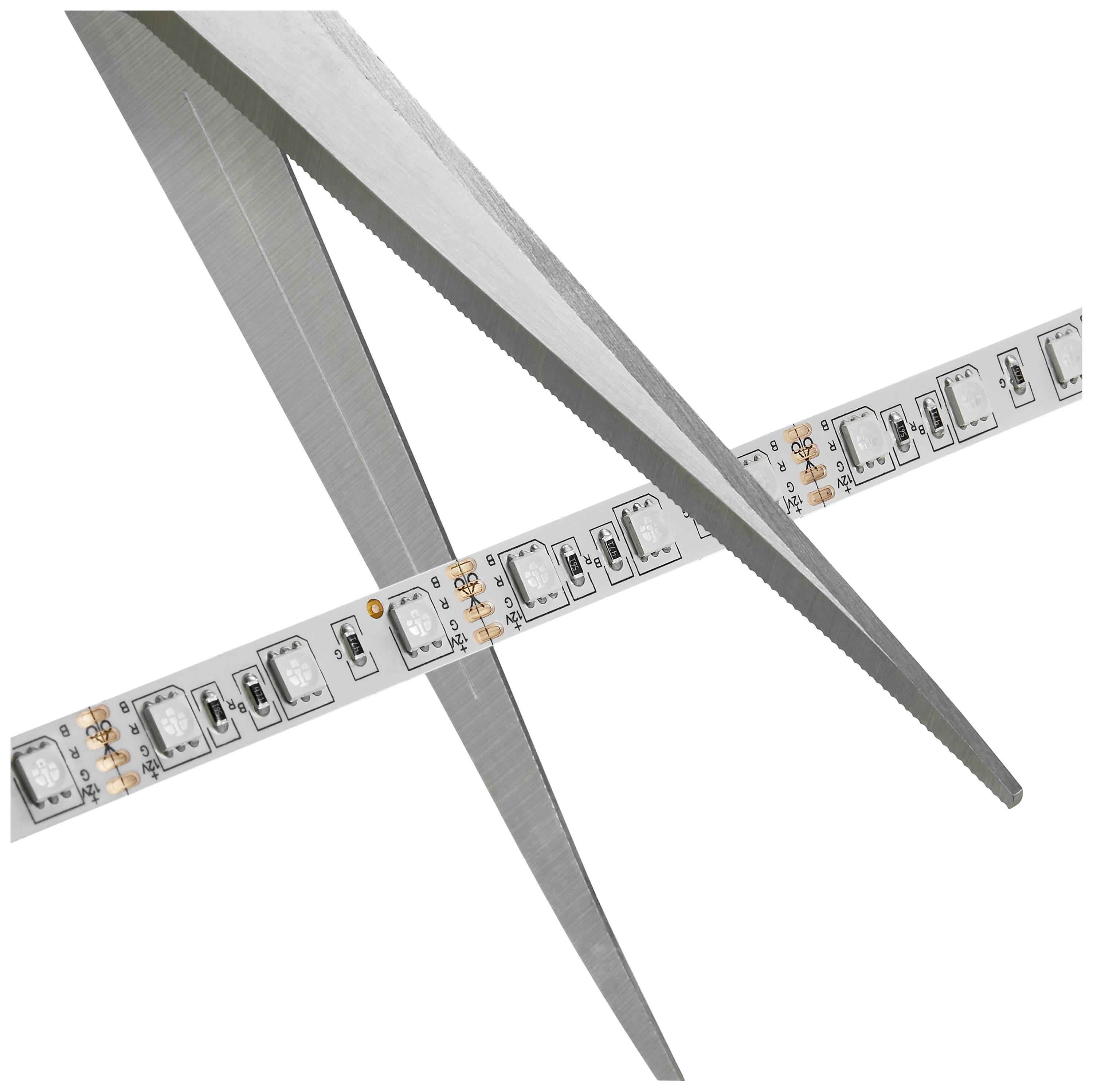 LED pásové svetlo sa strihá nožnicami.