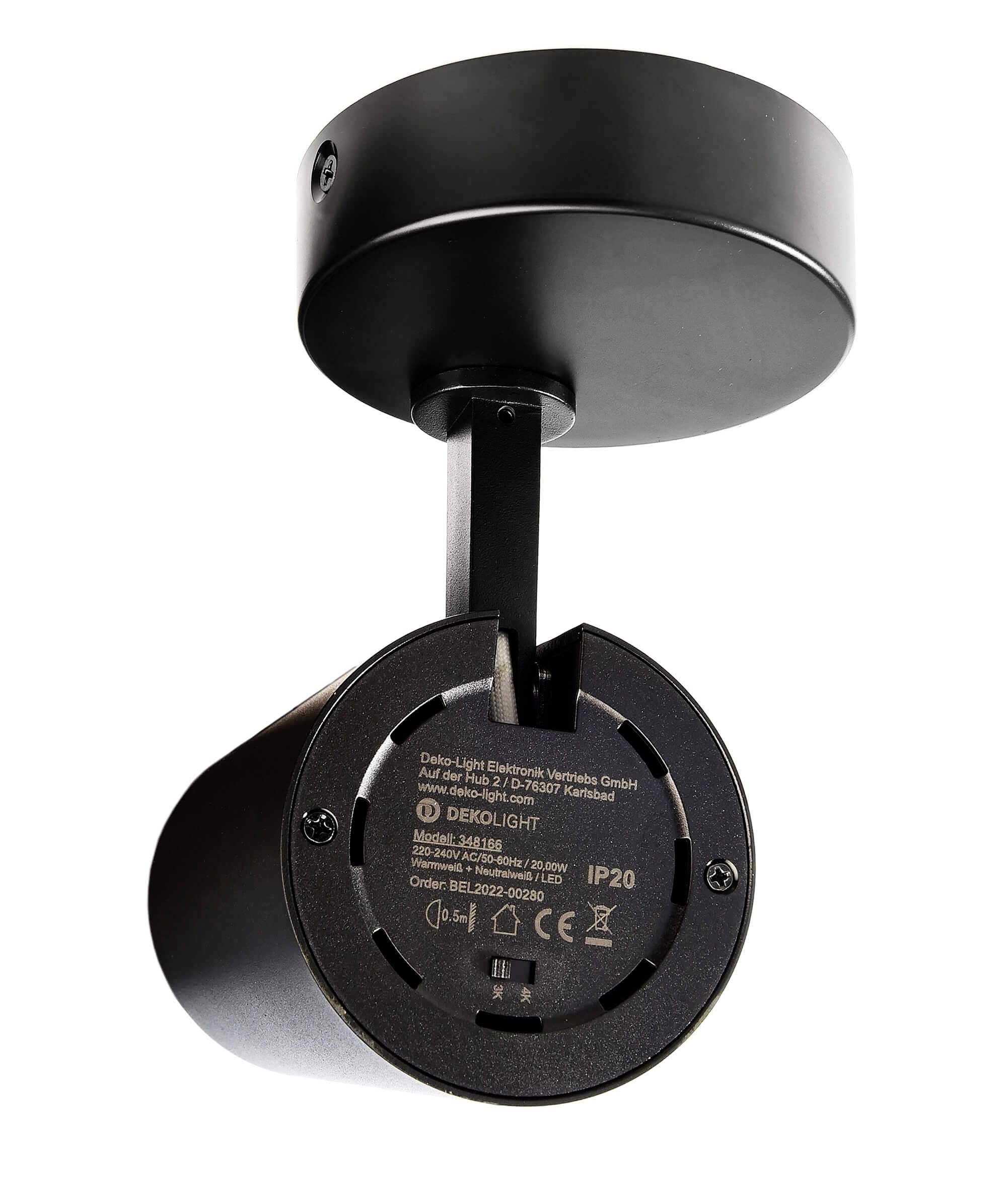 Stropné podhľadové svietidlo s čiernym krytom. Nápis zobrazuje informácie o výrobcovi a certifikačné značky. Stupeň krytia IP20.