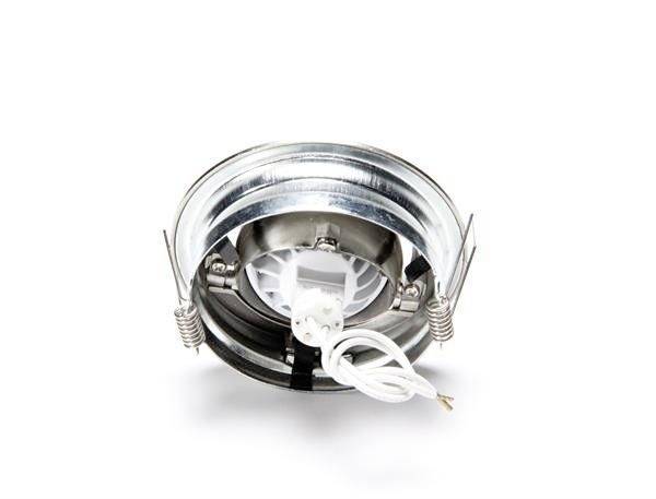 Kovové zapustené svietidlo, pohľad spredu, s voľne vedenými káblami, vhodné na montáž na strop v interiéri.