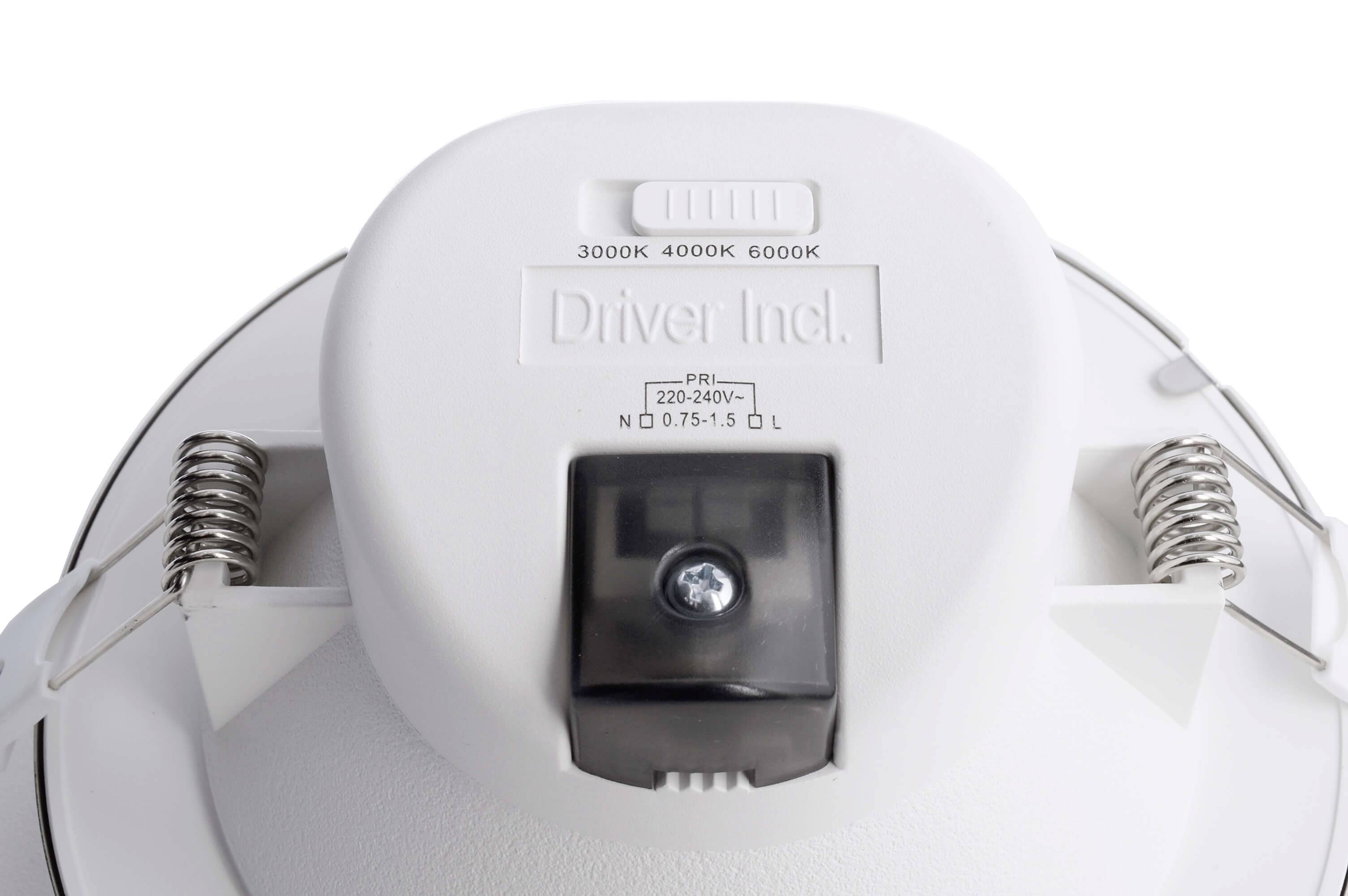 Pohľad zozadu na okrúhly stropný reflektor, zobrazujúci výber farebnrej teploty (3000K, 4000K, 6000K), s perami na montáž.