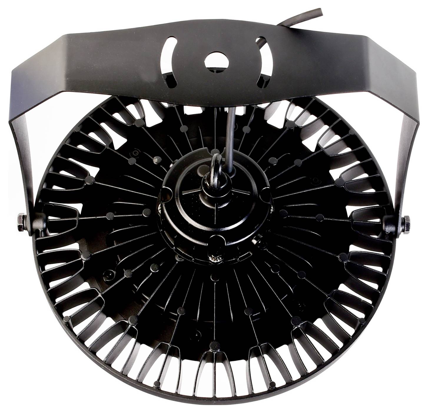Čierny kruhový priemyselný ventilátor alebo dúchadlo pohľadom zhora, so stredovým motorovým nábojom a ochrannou kovovou mriežkou na bielom pozadí.