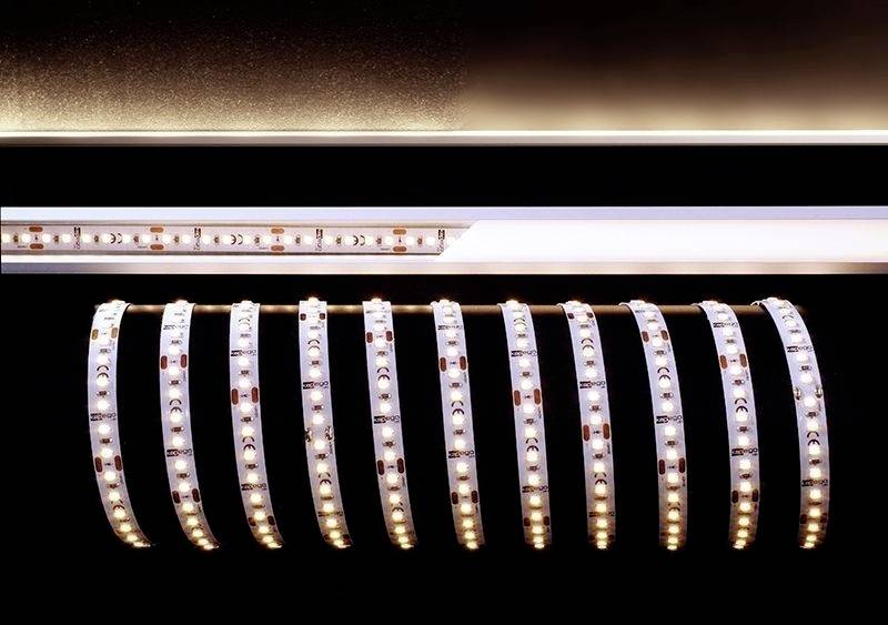 LED lišty rôznych dĺžok na čiernom pozadí. Zobrazujú rôzne usporiadania a intenzity osvetlenia.