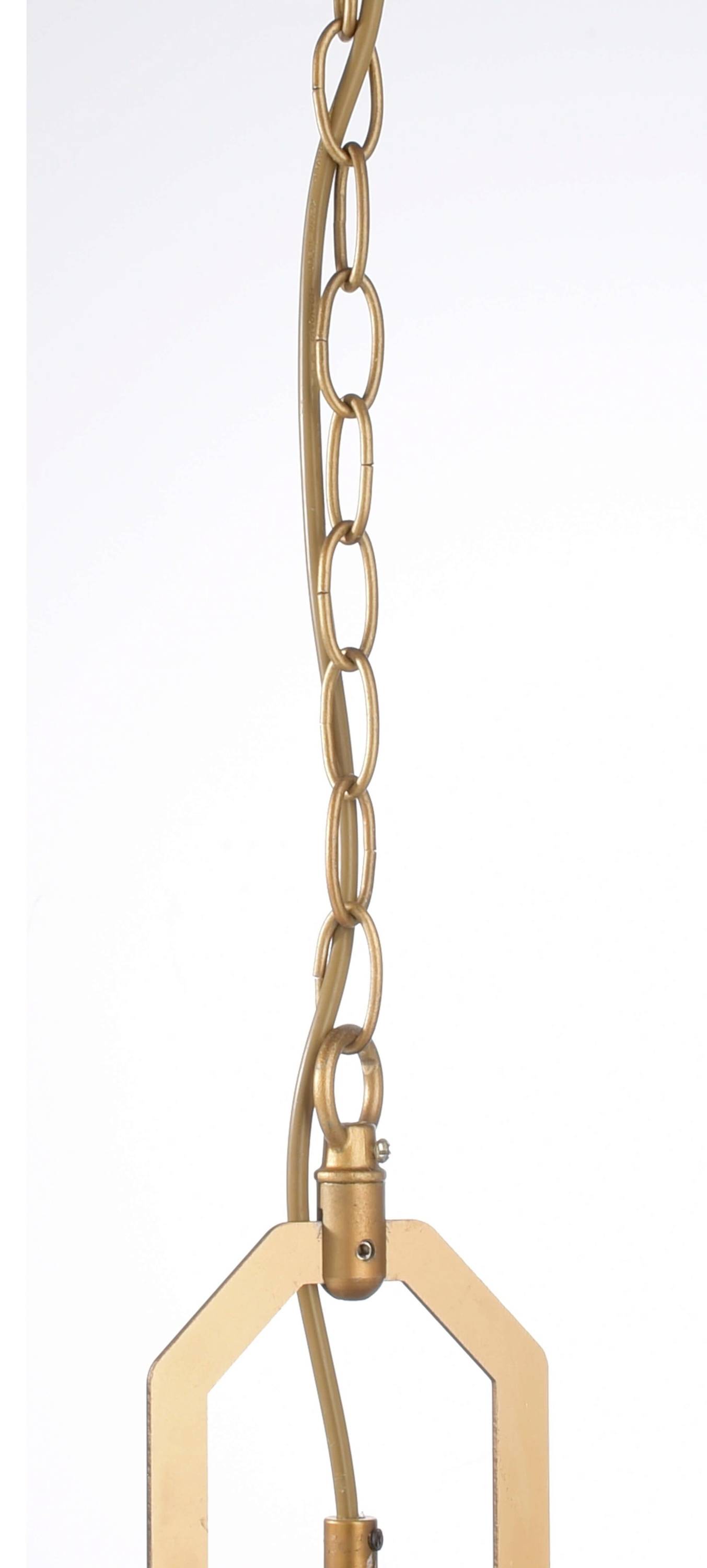 Zlatá retiazková línia s geometrickým rámom na bielom pozadí.