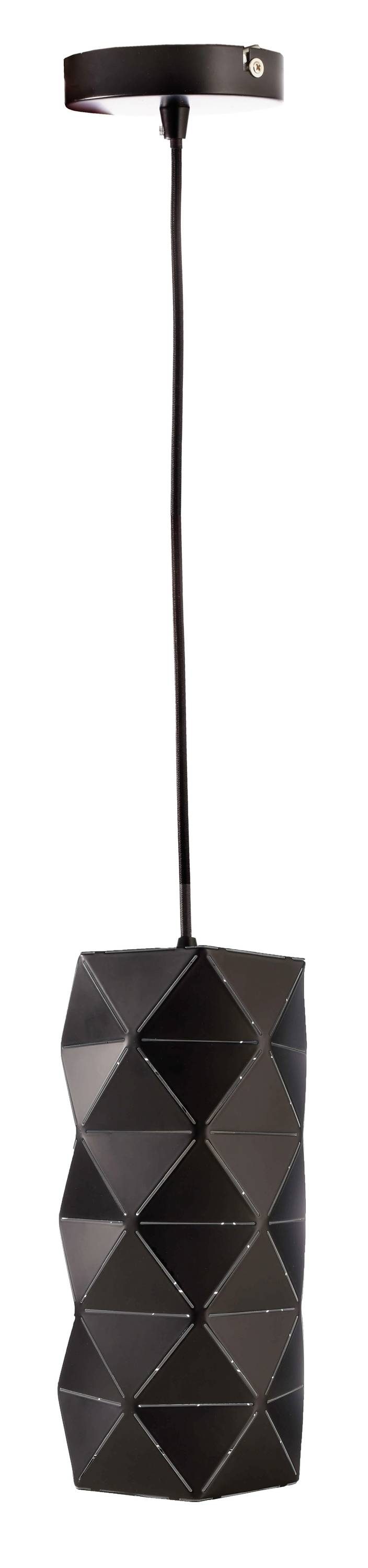 Čierna cylindrická závesná lampa s geometrickým vzorom, zavesená na čiernom kábli z montážnej konzoly na strope.