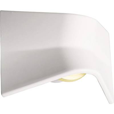 Biela, moderná nástenná lampa s geometrickým dizajnom. Teplé svetlo presvitá cez otvor a zvýrazňuje ostré hrany lampy.