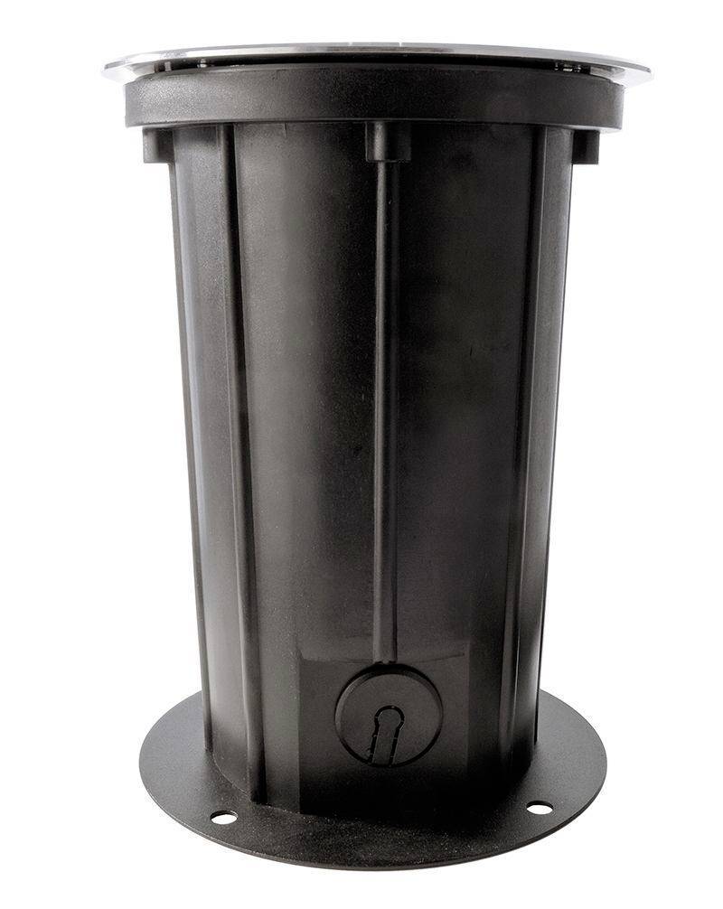 Čierny cylindrický kryt so širokým prírubovým okrajom a kruhovým otvorom hore. Pravdepodobne určený na inštaláciu alebo montáž.