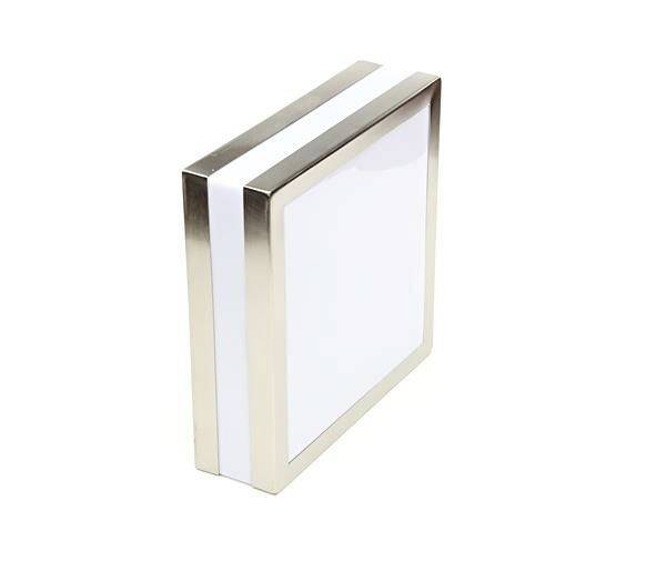 Štvorcový, moderný LED panel so strieborným rámom.