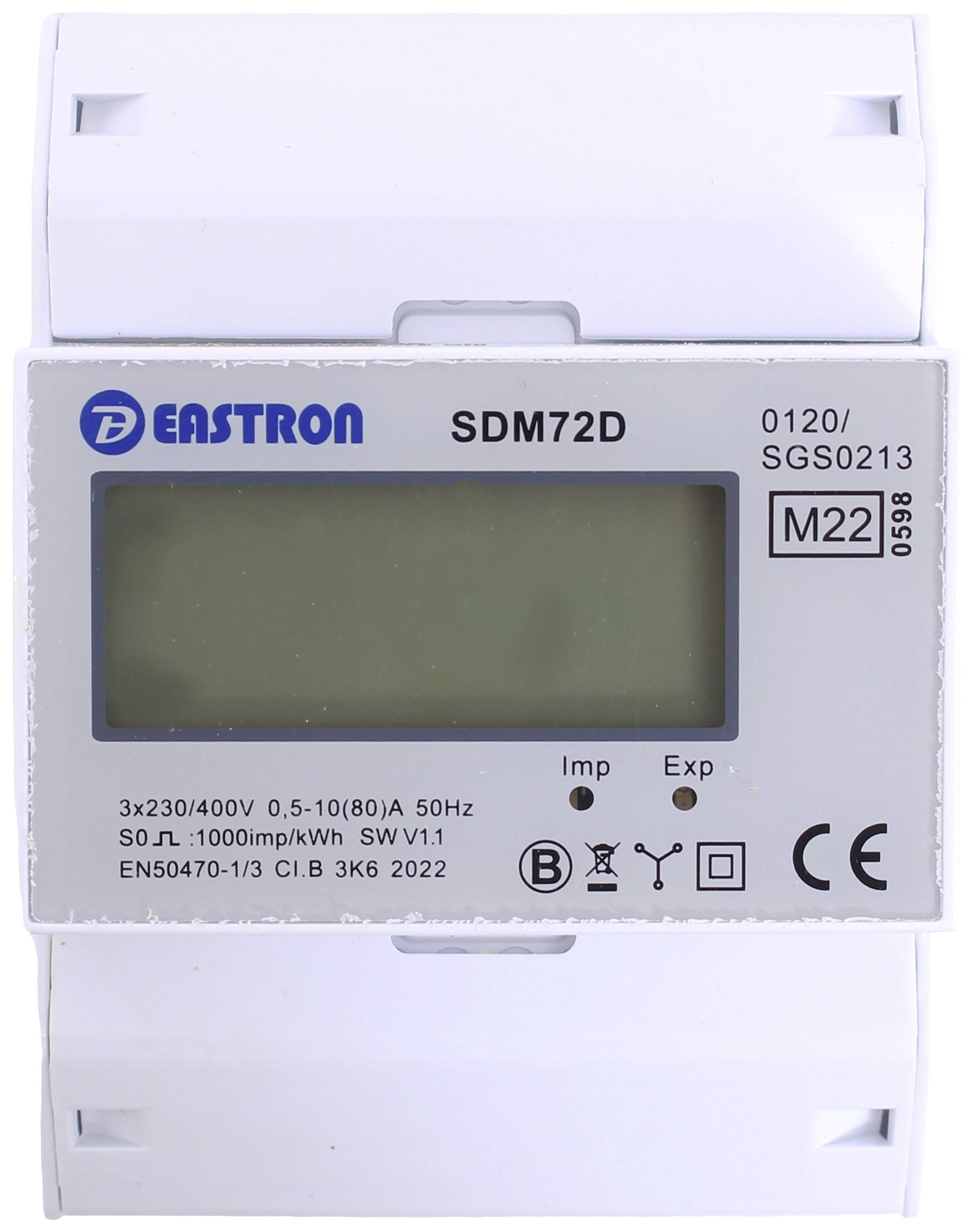 Sivý energetický merač SDM72D s LCD displejom a rôznymi technickými špecifikáciami na prednej strane.
