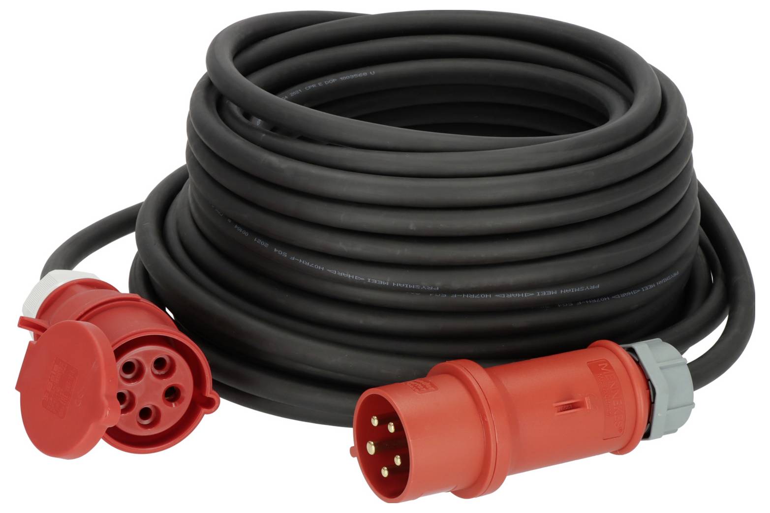 Navinutý čierny predlžovací kábel s červenými priemyselnými elektrickými konektormi na oboch koncoch.