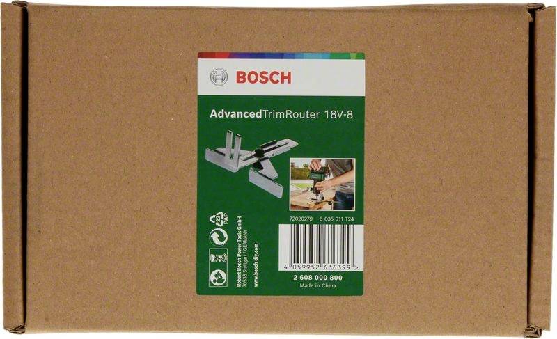 Kartónový obal s etiketou „BOSCH AdvancedTrimRouter 18V-8". Obrázok zobrazuje nástroj počas použitia. Vyrobené v Číne.