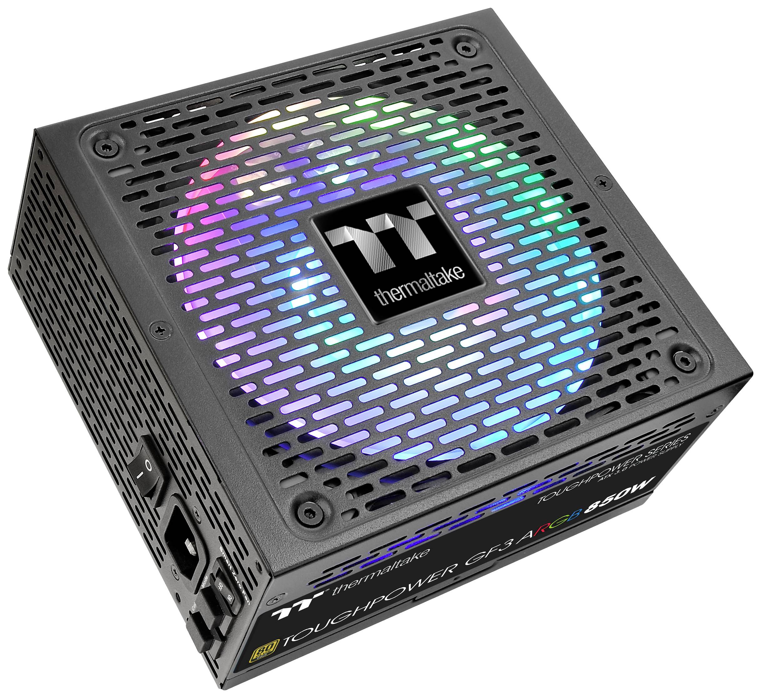 Čierne PC napájanie s RGB podsvietením ventilátora. Nápis "Toughpower GF1 ARGB 850W".