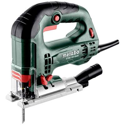 Zelená priamočiara píla Metabo, model STEB 100 Quick, s čiernou rukoväťou a červeným spínačom, ukazuje pohľad spredu s pílkovým listom.