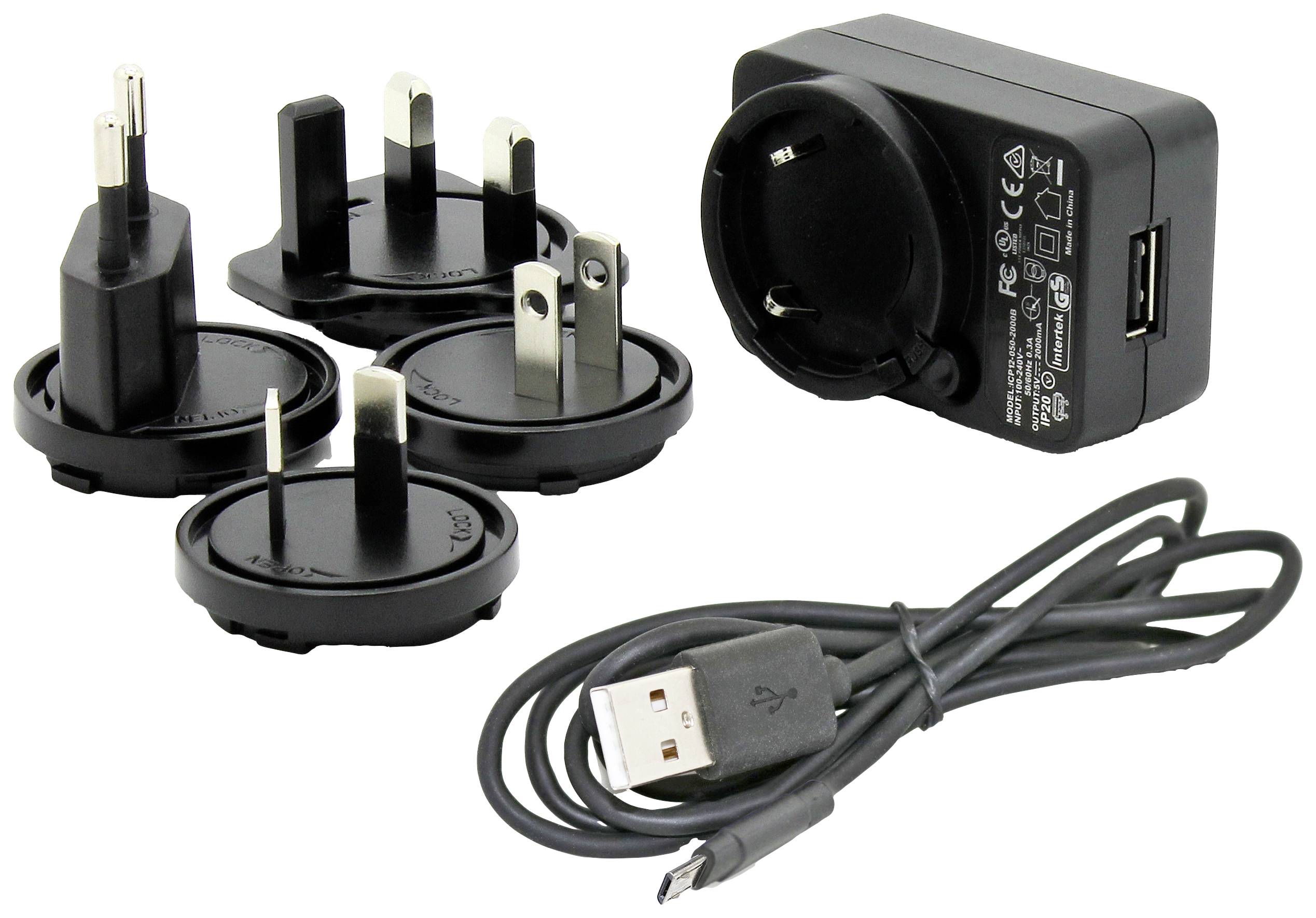 Viacportová USB nabíjačka s káblom a rôznymi adaptérmi do zásuviek pre medzinárodné použitie.