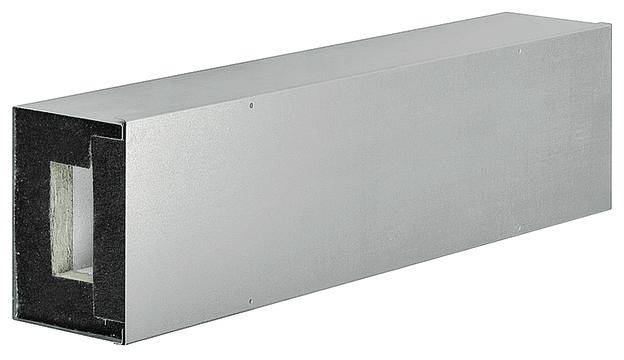 Kovový vzduchovod, obdĺžnikového tvaru, monochromaticky sfarbený striebornosivou farbou, s otvoreným koncom, vhodný pre ventilačné alebo HVAC aplikácie.